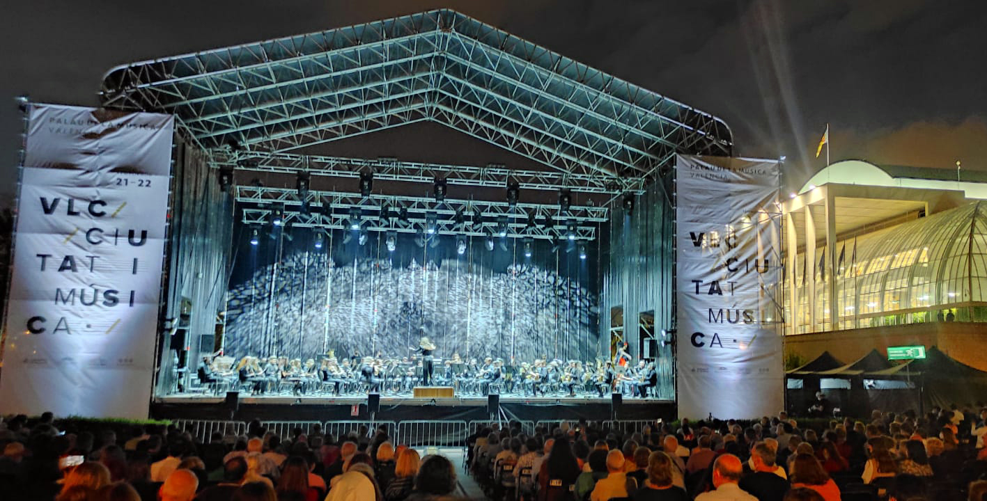 La "Banda Sinfónica Ciudad de Valencia" debuta en los jardines del Palau de la Música